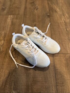 Kids White Lace-Up Athletic Sneakers (13.5-Y1)